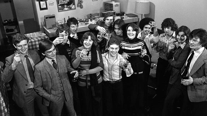 A black and white photograph of the cast of the documentary 1964 Up in their late teens and early 20s.